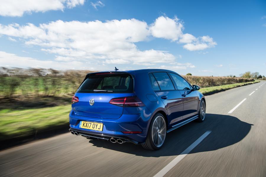  Volkswagen Golf R 5-Door 2017 года  (UK) (фото 27 из 30)